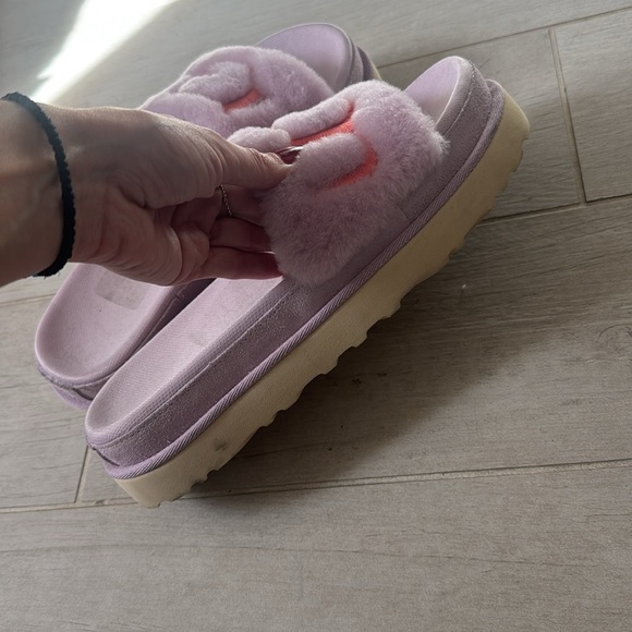 Ugg platform slippers - size 9 - Picture 4 of 5